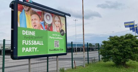Plakat an einem Standort in NRW, Plakatstudie von AdCoach Media (adcoach.de) x Plakat-verkauft.de zur Messung der Wirksamkeit von Einzelplakaten für neue Produkte bzw. Themen
