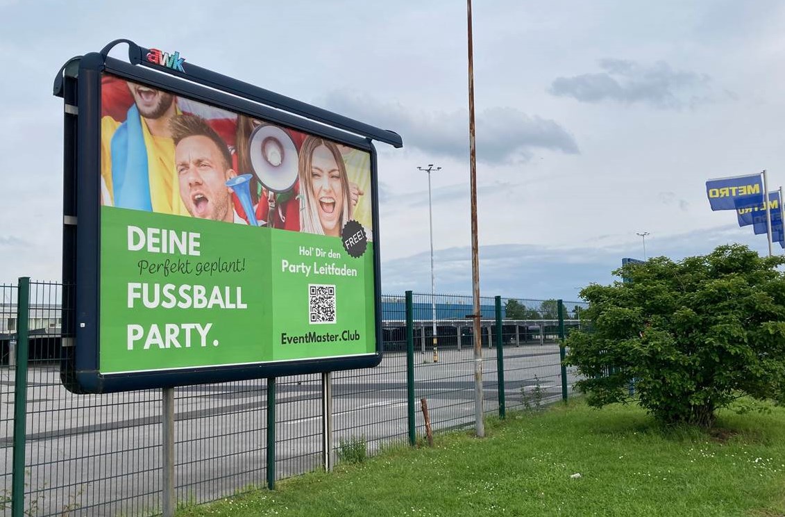 Plakat an einem Standort in NRW, Plakatstudie von AdCoach Media (adcoach.de) x Plakat-verkauft.de zur Messung der Wirksamkeit von Einzelplakaten für neue Produkte bzw. Themen