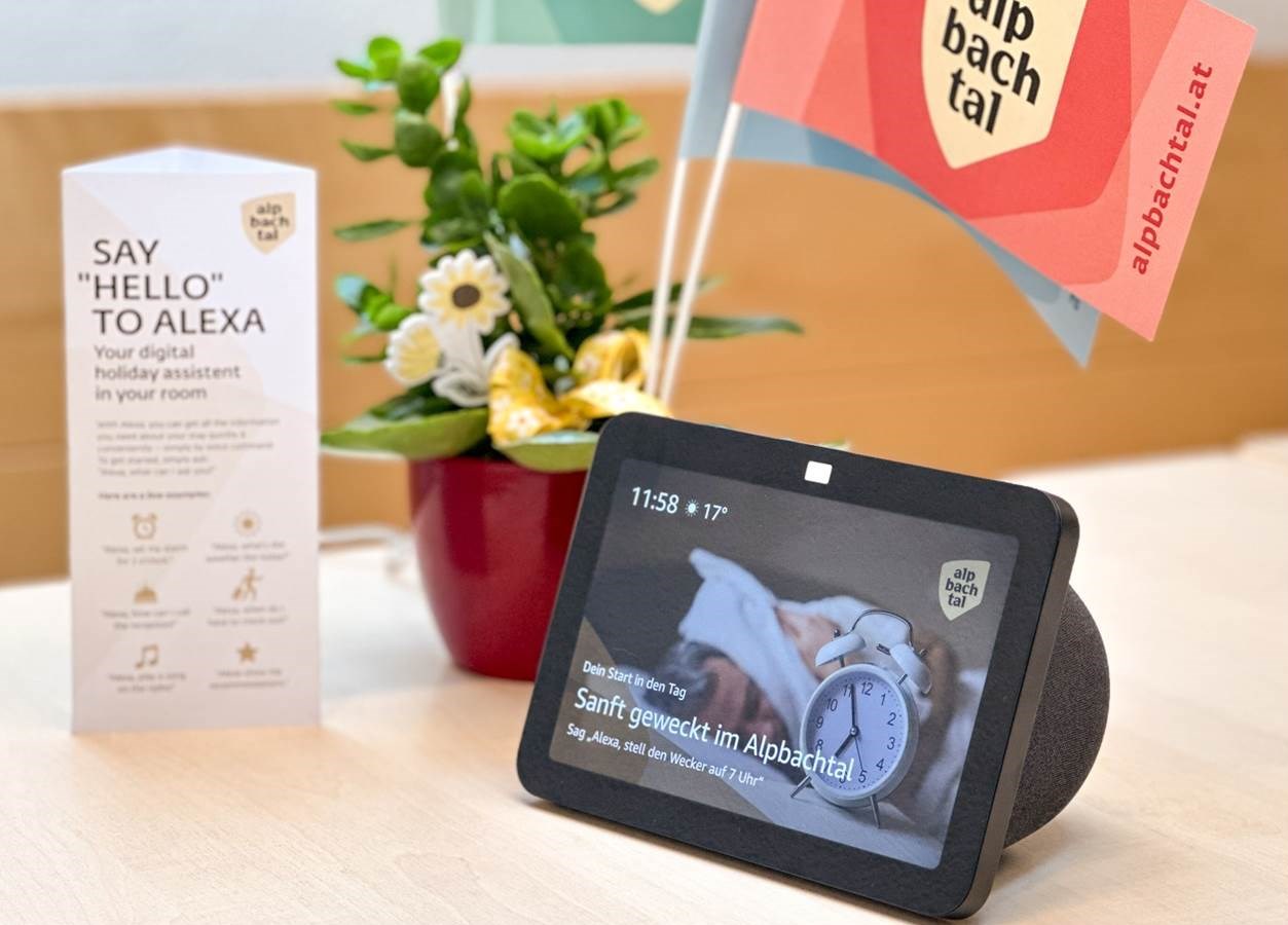 Der Alpbachtal Voice Concierge Service umfasst auch Alexa-Tools wie Radio und Wecker. (Foto: Gabriele Grießenböck)