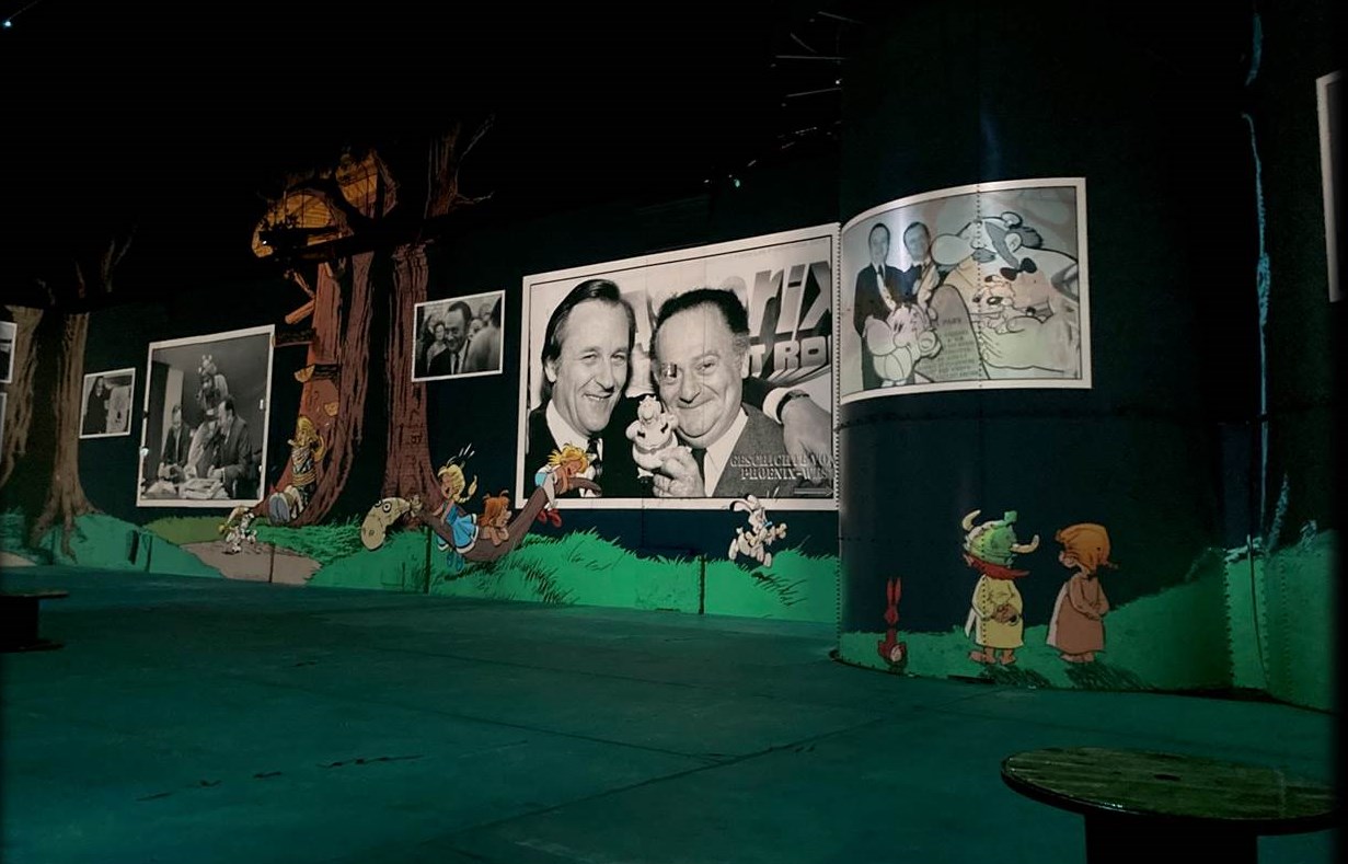 Szene aus Asterix & Obelix, Phoenix des Lumières Dortmund. Die immersive Inszenierung ist eine Hommage an das von René Goscinny und Albert Uderzo (beide im Bild) geschaffene Comic-Kunst-Produkt (Foto: marketingScout.com Redaktion – mm)