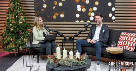 Die 3. Staffel des Interior-Podcasts "Auf dem Sofa" wird als "Christmas Edition" an den vier Adventssonntagen und am Nikolaustag ausgespielt. (Bildrechte / Fotograf: XXXLutz Deutschland)