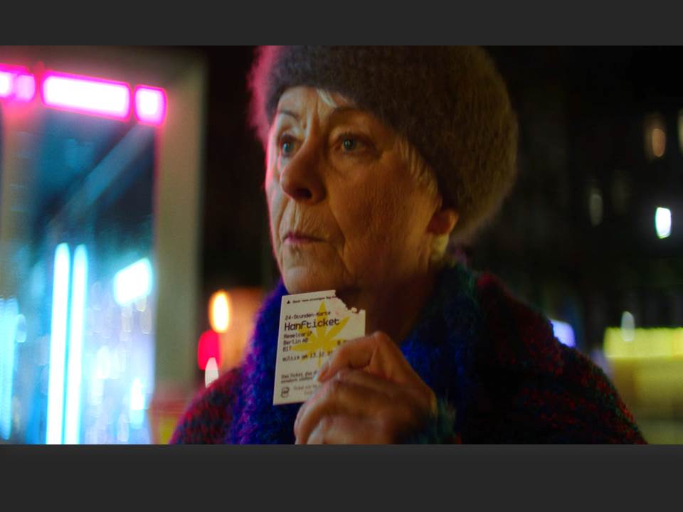 Bild: Das BVG-Hanfticket ist seit dem 13.12.2021 in limitierter Stückzahl erhältlich, solange der Vorrat reicht. (Foto: BVG, Fotograf: VAAY GmbH)