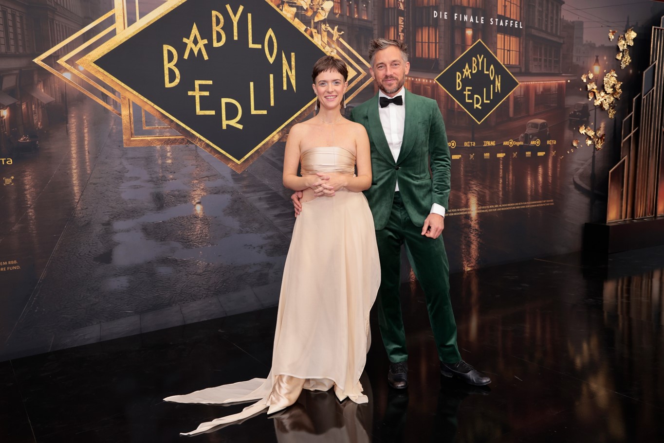 A tribute to Babylon Berlin Event am 10. September 2026 im Berliner Zoo Palast: Liv Lisa Fries und Volker Bruch bei der Weltpremiere der finalen Staffel von Babylon Berlin. (Bildrechte: ARD/Sebastian Gabsch; Foto: Sebastian Gabsch)