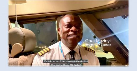 Bild: Cathay Stories – Obet Mazinyi berichtet von der Bedeutung seiner Tätigkeit als 747-Cargo Pilot. (Bildrechte: Cathay Pacific)