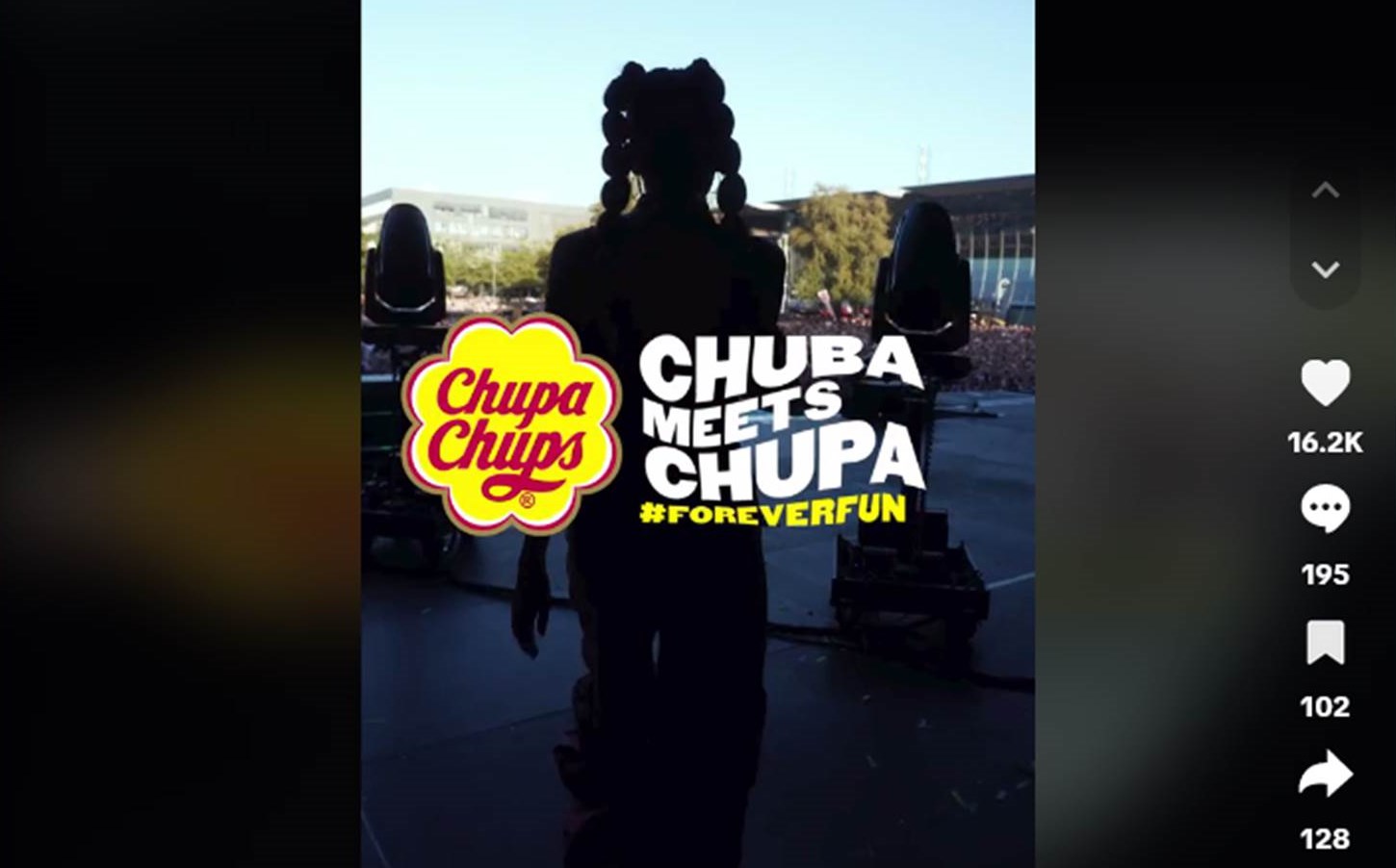 Screenshot (v. 20.10.2023) aus dem Video "Chuba meets Chupa" (Quelle:  Chupa Chups Deutschland auf TikTok @chupachupsde | https://www.tiktok.com/@chupachupsde)