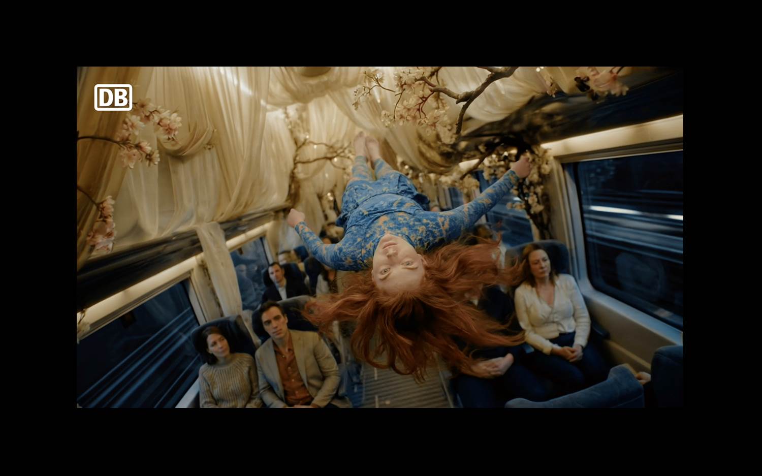 Cirque du Soleil im ICE, Szene aus dem mit Google Veo KI-generierten Video von Ogilvy für die Deutsche Bahn (Quelle: Ogilvy Germany)