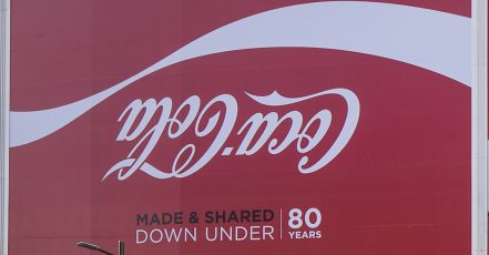 Foto: 80 years Coca-Cola Australia (Quelle: https://www.coca-colajourney.com.au/stories/coca-cola-australia-80th-birthday)