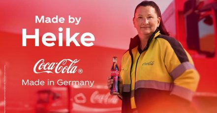 Anzeigenmotiv Made by Heike – Coca-Cola Made in Germany Kampagne 2025 (Bildquelle: Coca-Cola GmbH / Coca-Cola Europacific Partners Deutschland)