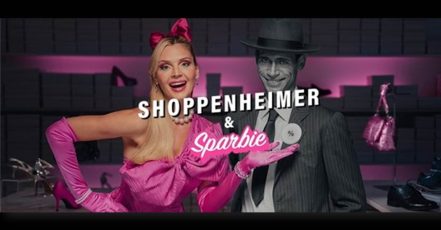Die Clips der Black-Week-Kampagne bringen die beiden präsentesten Hauptfiguren des Kino-Jahres, Barbie und Oppenheimer, direkt in die Filialen des Family Retailers. (Foto: DEICHMANN)