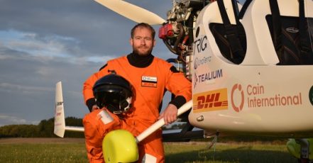 DHL unterstützt James Ketchell auf seinem Flug um die Welt (Copyright: DHL)