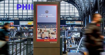 Die DLRG-Kampagne mit dem Rettungsschwimmer-Test wird in sechs Großstädten auf Bildschirmen von Ströer ausgespielt. (Bildrechte: DLRG e.V.)