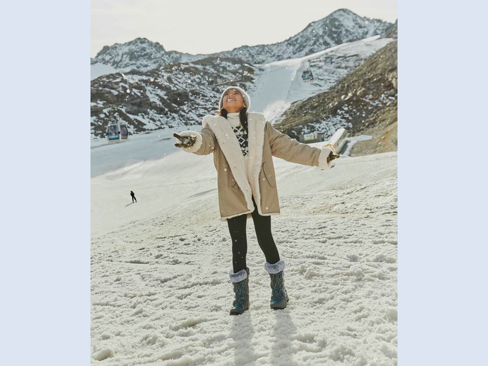 Bild: Bestens gerüstet, z.B. für ein Abenteuer im Schnee – mit Schuhen von DEICHMANN. (Foto: Patrick Houi)