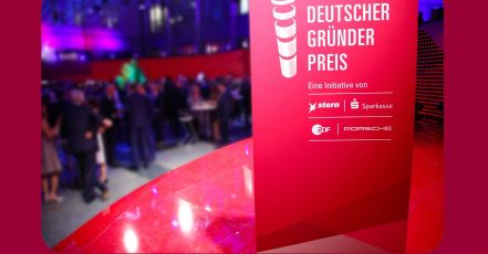 Deutscher Gründerpreis – eine Initiative von stern, Sparkassen, ZDF und Porsche, unterstützt vom Bundesministerium für Wirtschaft und Klimaschutz (Key Visual)
