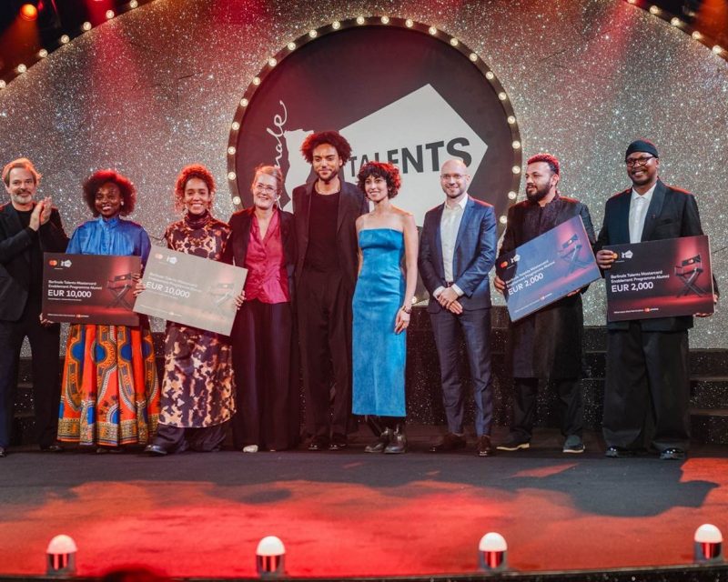 Beim Dine & Shine Dinner von Berlinale Talents wurden Tapiwa Chipfupa aus Simbabwe und Jaimar Marcano Vivas aus Venezuela als neue Fellows und mutige Stimmen des Storytellings gefeiert. (Bildquelle: Mastercard)