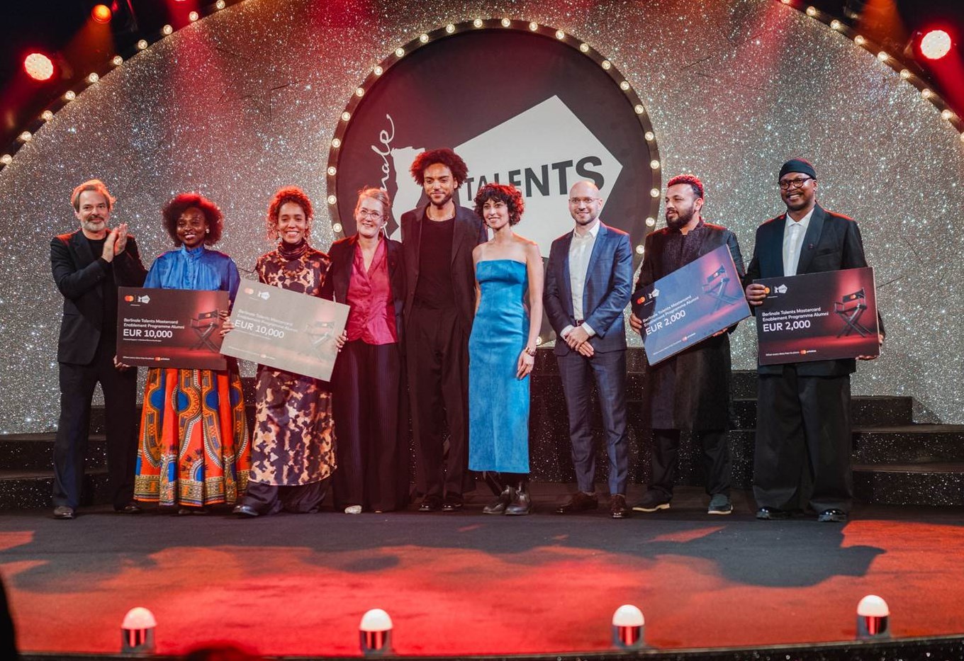 Beim Dine & Shine Dinner von Berlinale Talents wurden Tapiwa Chipfupa aus Simbabwe und Jaimar Marcano Vivas aus Venezuela als neue Fellows und mutige Stimmen des Storytellings gefeiert. (Bildquelle: Mastercard)