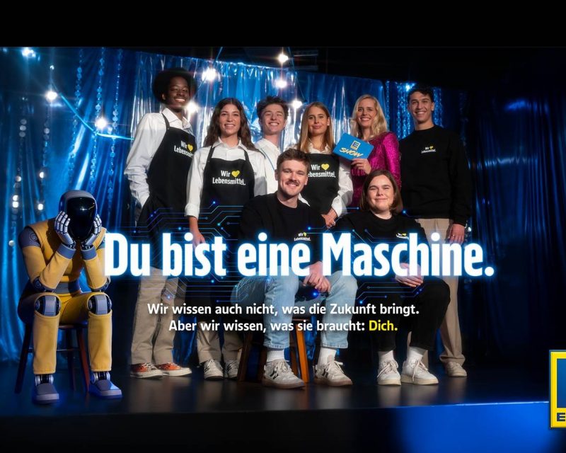 EDEKA Ausbildungskampagne 2026 – EDEKA setzt auch künftig auf Menschen statt auf Roboter (Copyright: EDEKA)