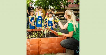 Die EDEKA Stiftung stärkt Ernährungskompetenz von Kindern. Das Projekt "Gemüsebeete für Kids" der EDEKA Stiftung startet in die neue Saison 2022. (Bildrechte: EDEKA ZENTRALE Stiftung & Co. KG)