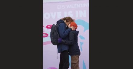 Screenshot v. 14.02.2023 aus dem EIS Reel " ValentinsBox" – EIS Valentine's Kuss Challenge in Berlin