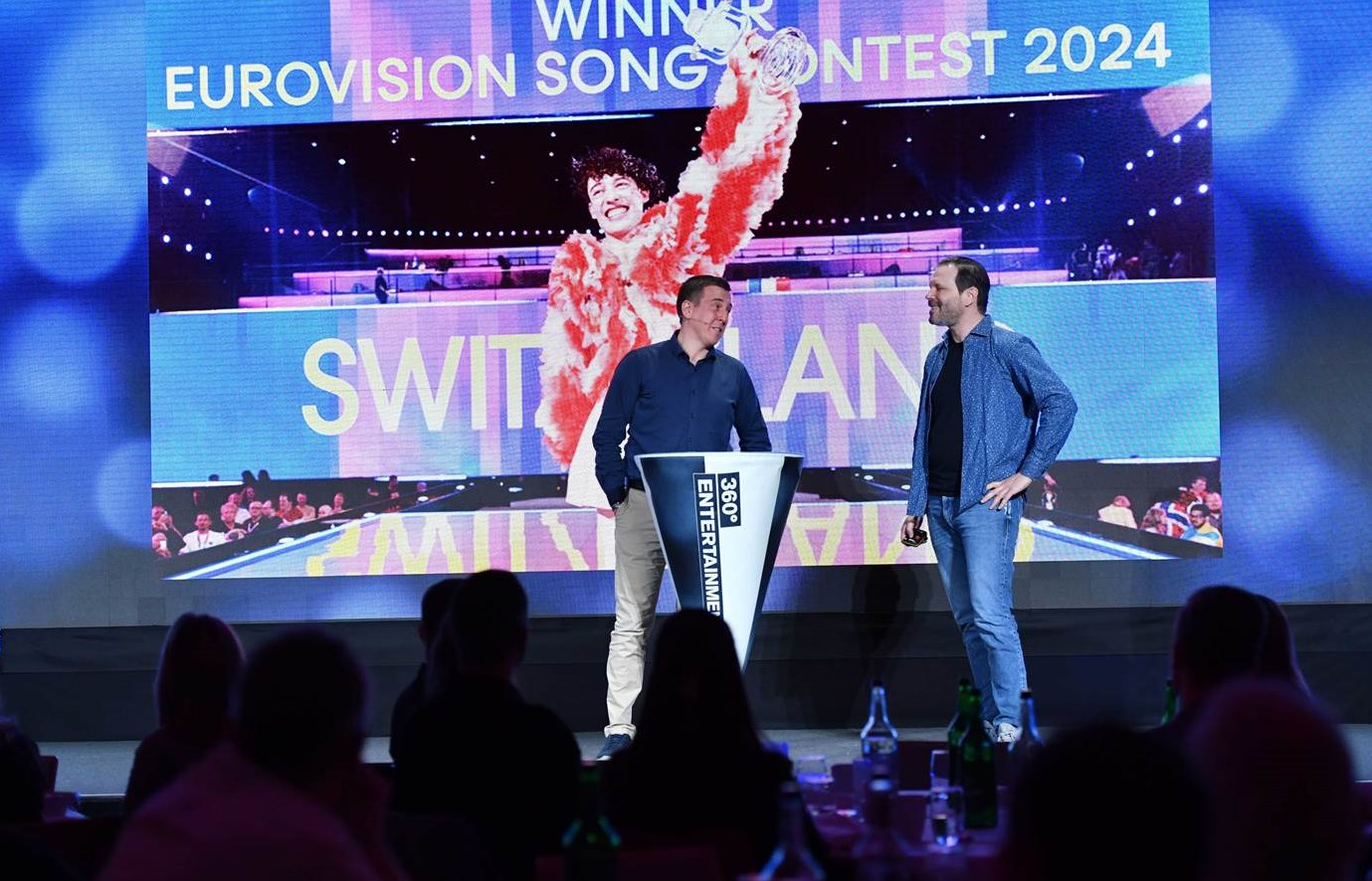 Die ESC 2025 Co-Executive-Producer Reto Peritz und Moritz Stadler teilten auf der Bühne des 360° Entertainment Forums exklusive Insights zu dem musikalischen Großevent. (Foto: Gabriele Griessenböck)