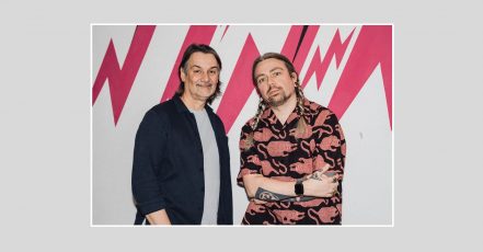v.l.n.r.: Die kreativen Köpfe hinter dem Absolut PandoraHub – Eduardo García, Chief Creative Officer von German Wahnsinn, Philipp Feit, Chief Creative Officer von German Wahnsinn (Foto / Mitte: Stefan Trocha)