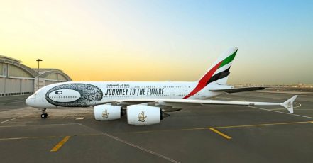 Bild: Emirates A380 Sonderlackierung mit "Museum of the Future"-Design (Bildrechte: Emirates Group)