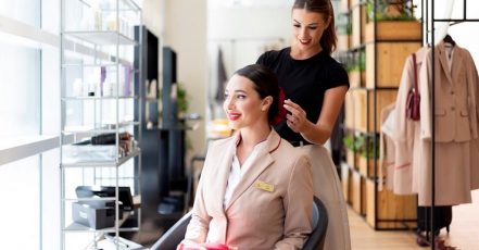 Im neuen Emirates Beauty Hub kann sich das Kabinenpersonal der Airline Wellness- und Pflegetipps sowie exklusive Pflegeprodukte holen. (Bildrechte: Emirates)