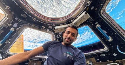 Astronaut Dr. Sultan AlNeyadi bei seiner Mission auf der ISS und beim Interview mit Emirates (Bildrechte: Emirates)