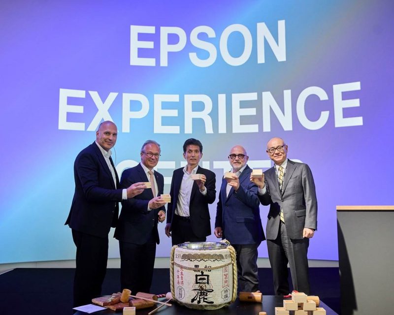 Epson eröffnet sein neues Experience Center in Neuss mit einer traditionell japanischen Eröffnungszeremonie.