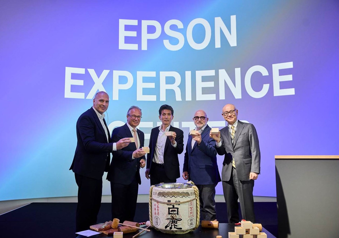 Epson eröffnet sein neues Experience Center in Neuss mit einer traditionell japanischen Eröffnungszeremonie.  