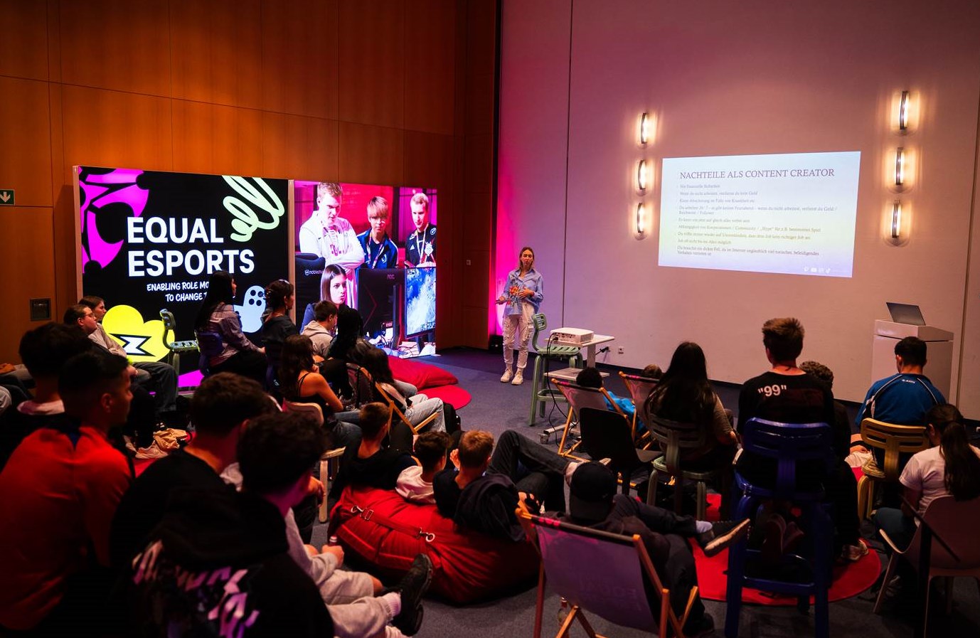 Gamescom 2024 - Responsible Gaming Days - Workshopraum im Equal eSports Bereich der Deutschen Telekom und der esports player foundation (epf). Copyrights: epf / Deutsche Telekom