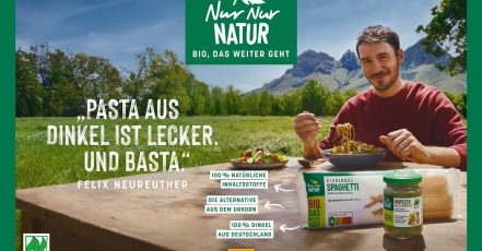 Felix Neureuther ist als neuer Markenbotschafter von ALDI SÜD für die Bio-Eigenmarke NUR NUR NATUR aktiv (Bildrechte: ALDI SÜD)