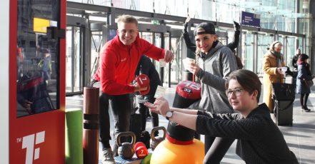 Fitness First Aktion "Tickets for Squats" | Quelle: obs/UAM Media Group GmbH