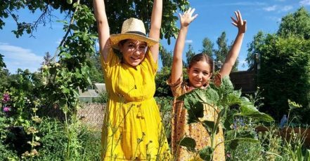 Bild: Deutschland summt! Pflanzwettbewerb der Stiftung für Mensch und Umwelt | Gewinnerinnen 2022 (3. Platz | Copyrights: Hannover Sisters)