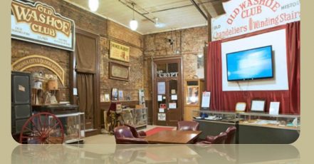 Screenshot v. 29.10.2022 vom Nevada Newsroom der AVIAREPS Tourism GmbH. Im Bild zu sehen ist der älteste Saloon von Virginia City, bei dem im Herbst Gruseln inkludiert ist.