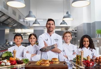 Hard Rock x Leo (Lionel) Messi – Das neue Hard Rock Messi Kids Menü ist ab heute in teilnehmenden Restaurants und Hotels der Hard Rock International Gruppe erhältlich. (Bildrechte: Hard Rock International)