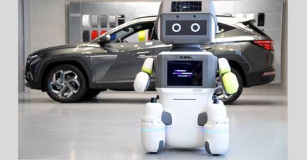 Foto: Der Hyundai Roboter DAL-e wartet auf Kunden im Showroom (Foto / Copyrights: hyundaimotorgroup.com)