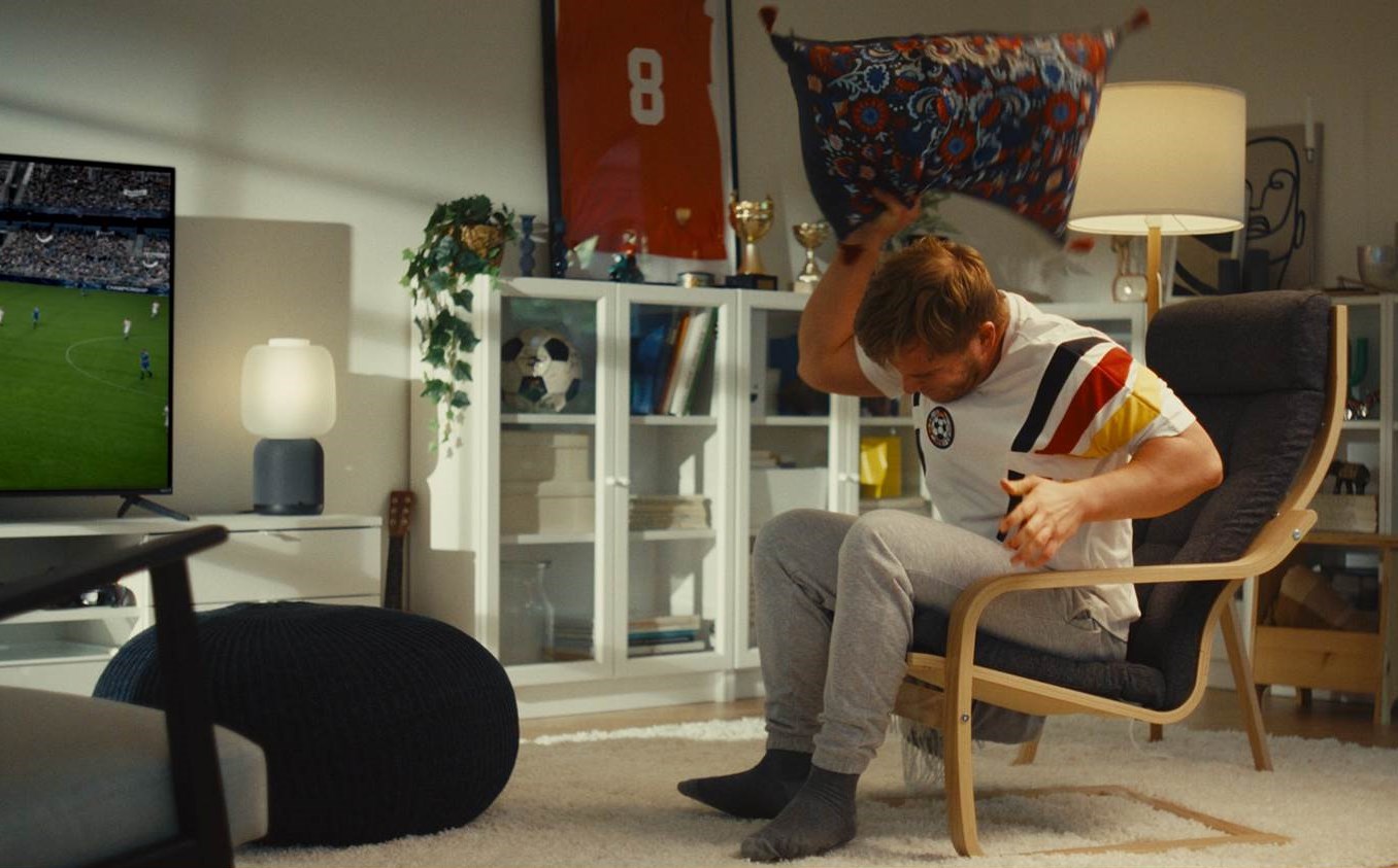 Bereit für die EM zu Hause - Motiv der IKEA EM Kampagne 2024 (Bildquelle: thjnk)