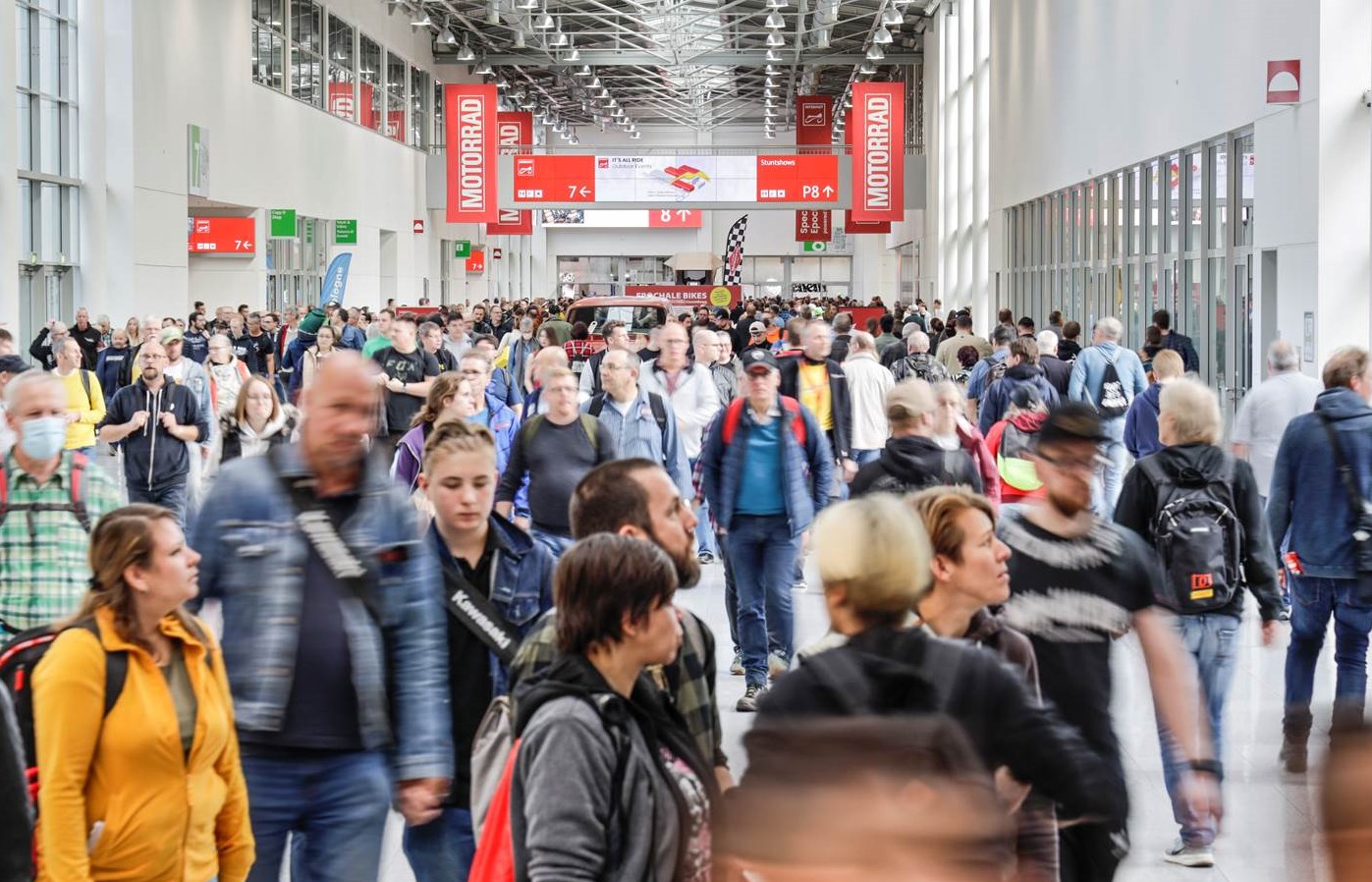 Impressionen von der INTERMOT 2022 in Köln (Bildrechte: Koelnmesse). Hier feiert am 5. Dezember 2024 Deutschlands erstes KI-Messeradio Premiere.