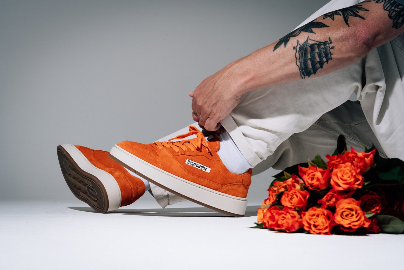 The Curt heißt das eigens kreierte Sneaker-Modell von Jägermeister x Flowers for Society (Bildrechte: Mast-Jägermeister SE)