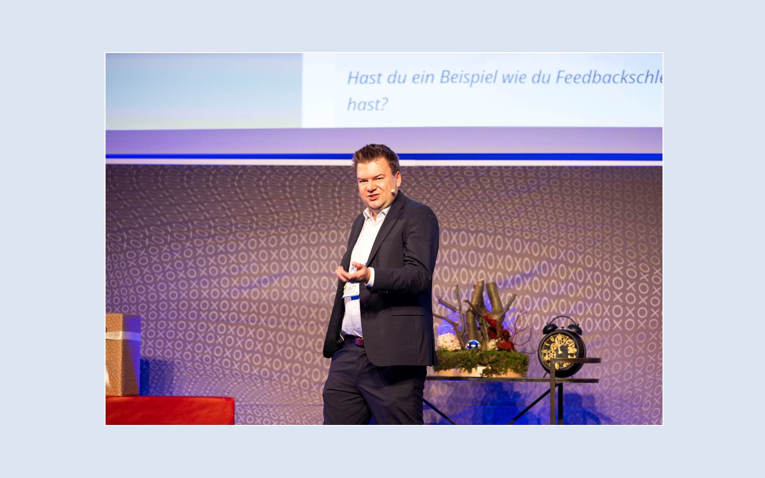 Julian Dziki bei einem Bühnenauftritt 2024 (Fotograf / Copyright: ErikaMayer.at)