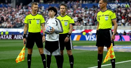 Offizielles Kia PR-Foto zur Kia-WM-Kampagne 2026; im Bild: Ballkind (OMBC) Andy (Bildquelle: Kia)