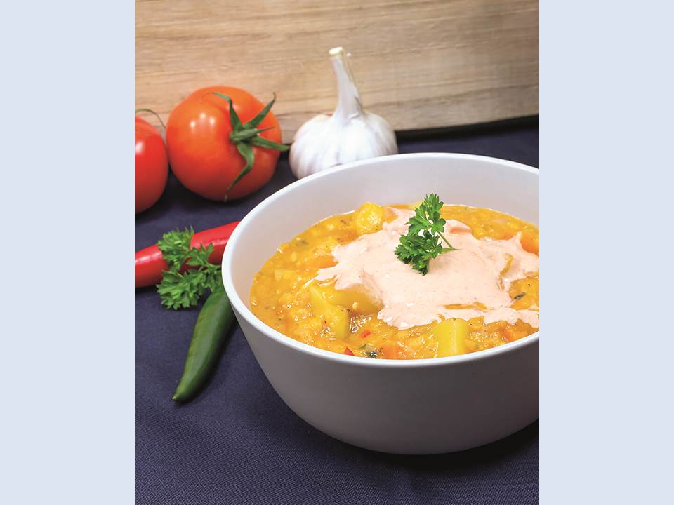 Kartoffel-Rote-Linsensuppe mit Chili, Knoblauch und Zitrone. KMG/die-kartoffel.de