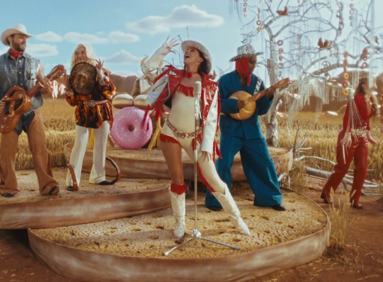 Im neuen Kaufland Kampagnen-Video entführt eine energiegeladene Band die Gen Z in die Welt der Country-Musik. (Foto: Kaufland)
