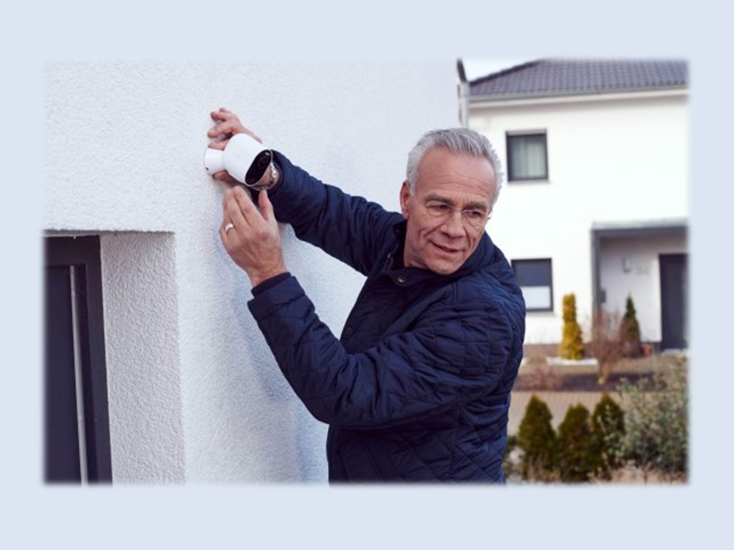 Schauspieler Klaus J. Behrendt ist neuer Markenbotschafter für den Smart-Home-Security-Anbieter Arlo