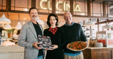 Vorstellung des neuen L'Osteria Grande Amore Kochbuch; im Bild (v.l.n.r.) Klaus Rader, Dr. Marcella Prior-Callwey, Friedemann Findeis (Copyright: L'Osteria, Atabak Etedali)