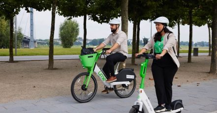 Lime Driving zur Wahlurne | Lime spendiert anlässlich der Bundestagswahl 2025 15-minütige Gratis-Fahrten mit E-Scootern und E-Bikes zu den Wahllokalen. (Bildrechte: Lime)