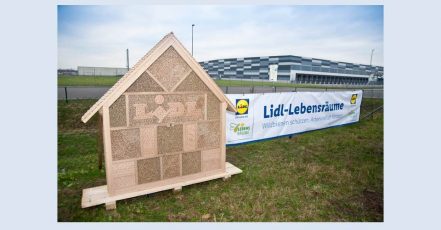 Foto: Lidl-Lebensräume rollt Programm zum Wildbienenschutz aus (Quelle: obs/LIDL/Thomas Schmidt)