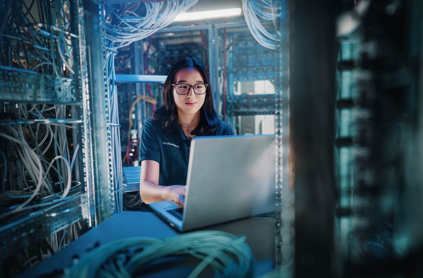 Frauen in den MINT-Berufen bei BMW. Pünktlich zum Weltfrauentag am 8. März berichtet die BMW Group, wie sie mehr weibliche Nachwuchstalente für die MINT-Berufe begeistern will. (Bildquelle / Copyrights: BMW Group)