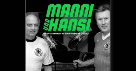 Bild: "Manni & Hansi – der ehrliche Fußballpodcast" zur EM 2020. (Quelle: achtung! Broadcast)