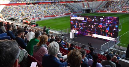 Mainstage beim Markenfestival in der Düsseldorfer Merkur Spiel-Arena (Foto: Gabriele Griessenböck)